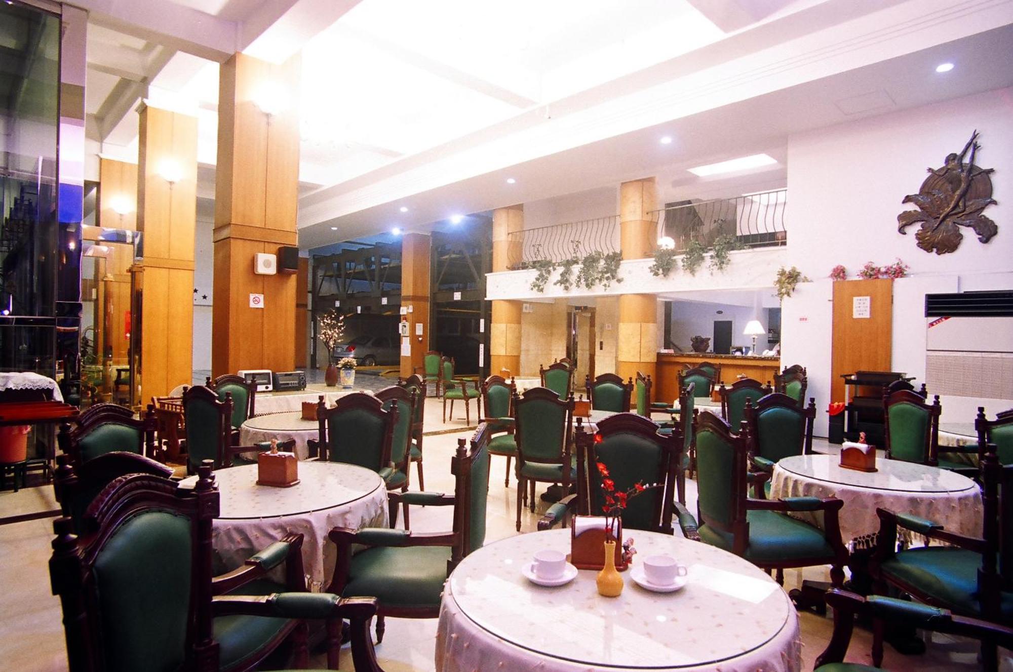Jing Ai Hotel Luodong Exterior photo