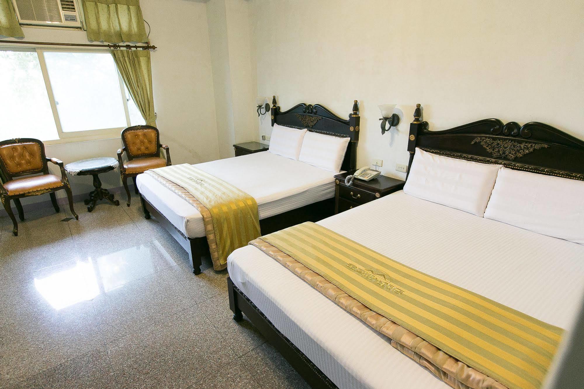 Jing Ai Hotel Luodong Exterior photo